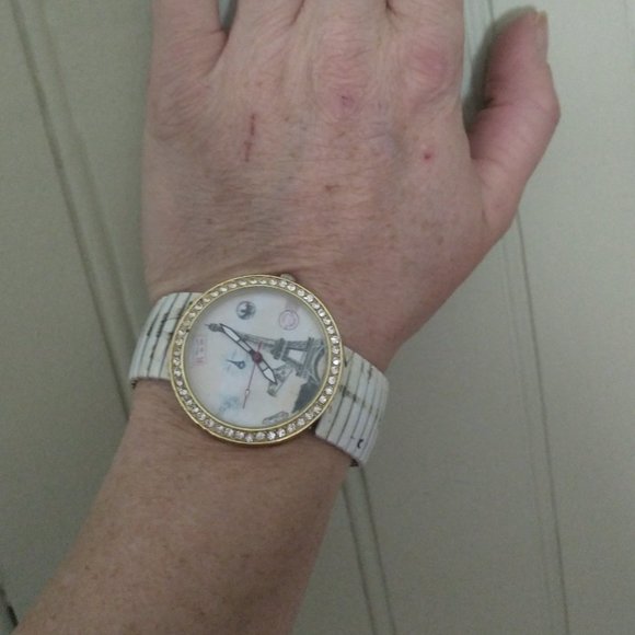 Watche - Picture 3 of 3